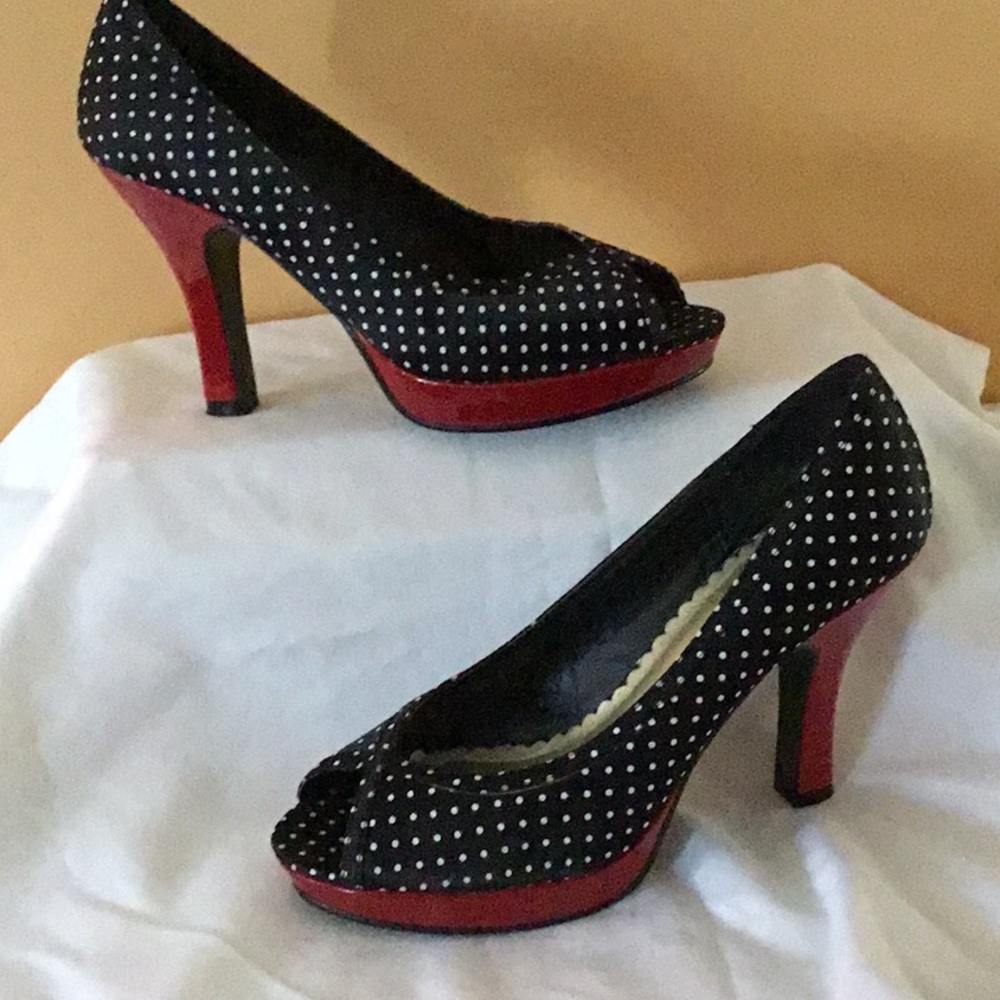 Navy polka dot shoes